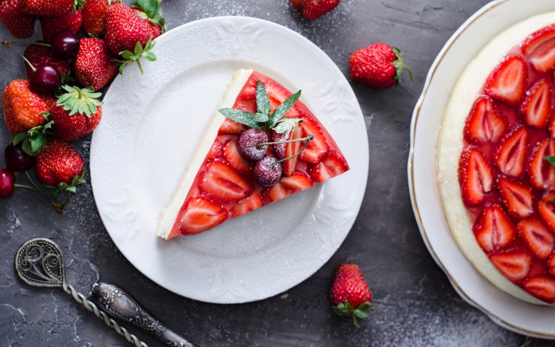 berries , strawberry , plate , pie , dessert , cherry , cheesecake , Ренат Тугушев ,